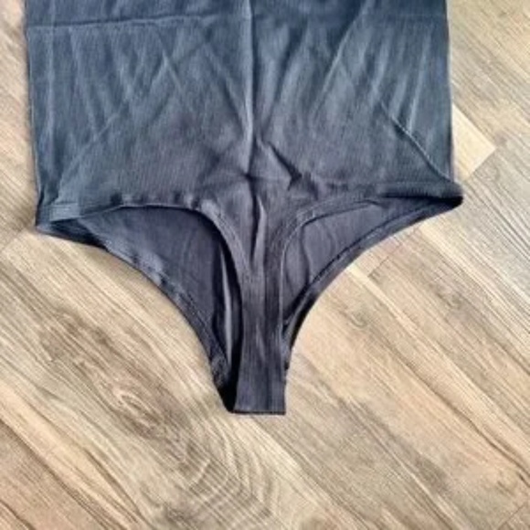 SO Seamless Scoop Neck Ribbed Tank Bodysuit Set of 2 Black & Mauve  Size M - Picture 13 of 14